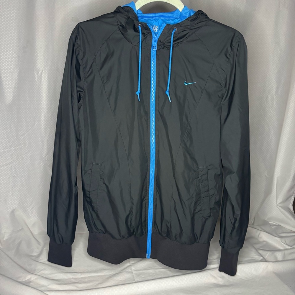 Nike Men's Grey Windbreaker Jacket with Blue Trim